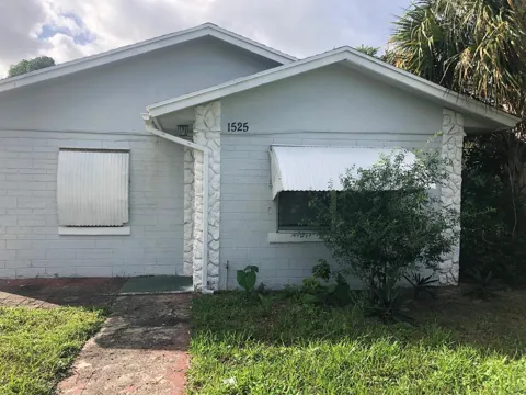 1525 W 15TH STREET