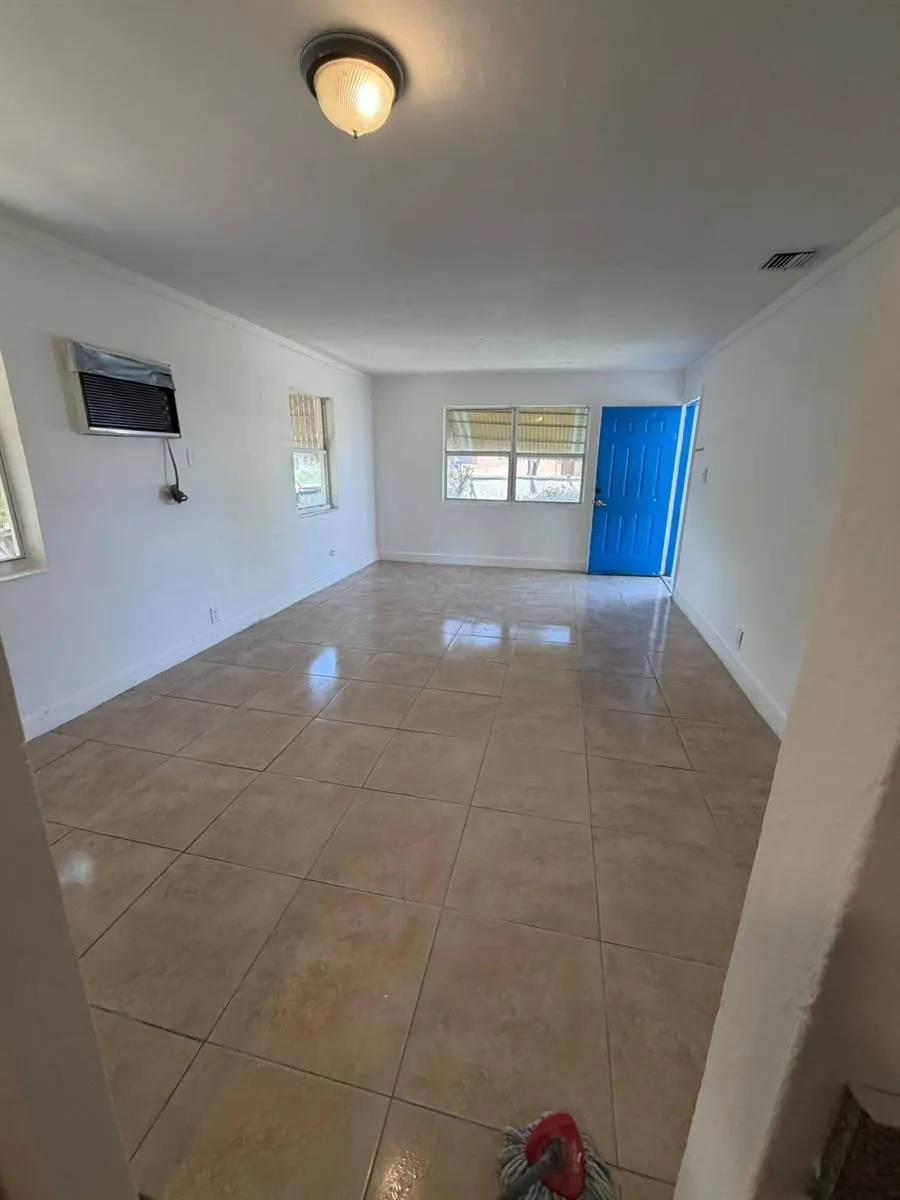 1525 W 15TH STREET Riviera Beach, FL 33404