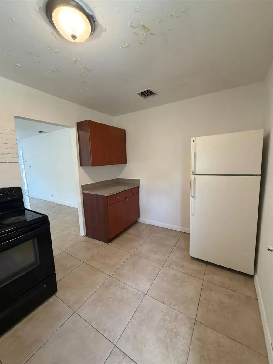 1525 W 15TH STREET Riviera Beach, FL 33404
