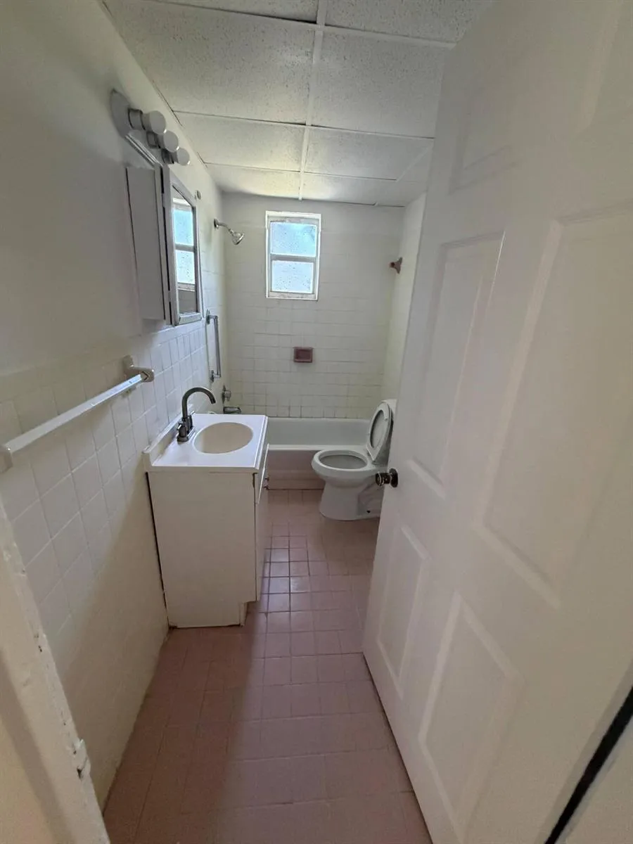 1525 W 15TH STREET Riviera Beach, FL 33404