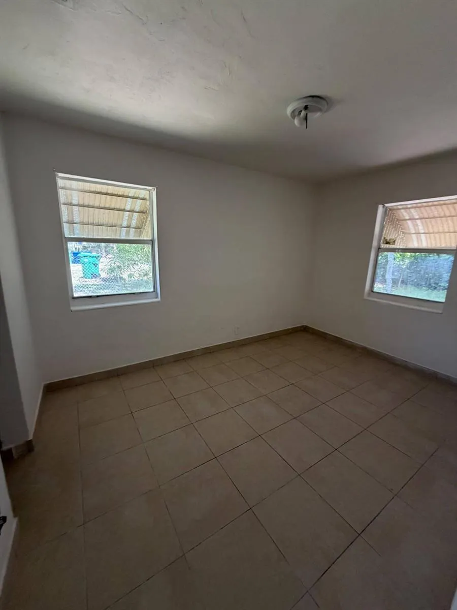 1525 W 15TH STREET Riviera Beach, FL 33404