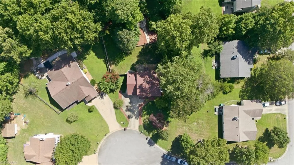 1704 Crinan Court High Point, NC 27265