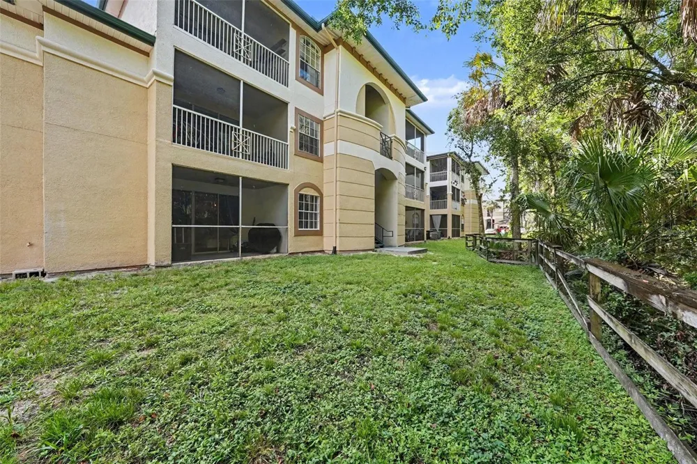 17108 CARRINGTON PARK DR #722 Tampa, FL 33647