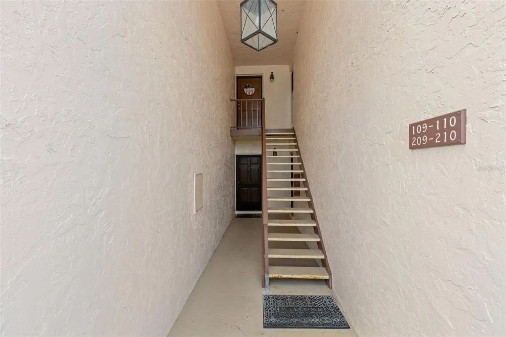 209 FERNWOOD CIRCLE #209 Seminole, FL 33777