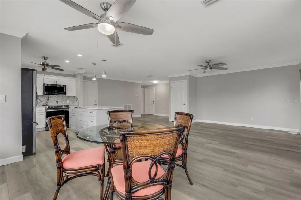 209 FERNWOOD CIRCLE #209 Seminole, FL 33777