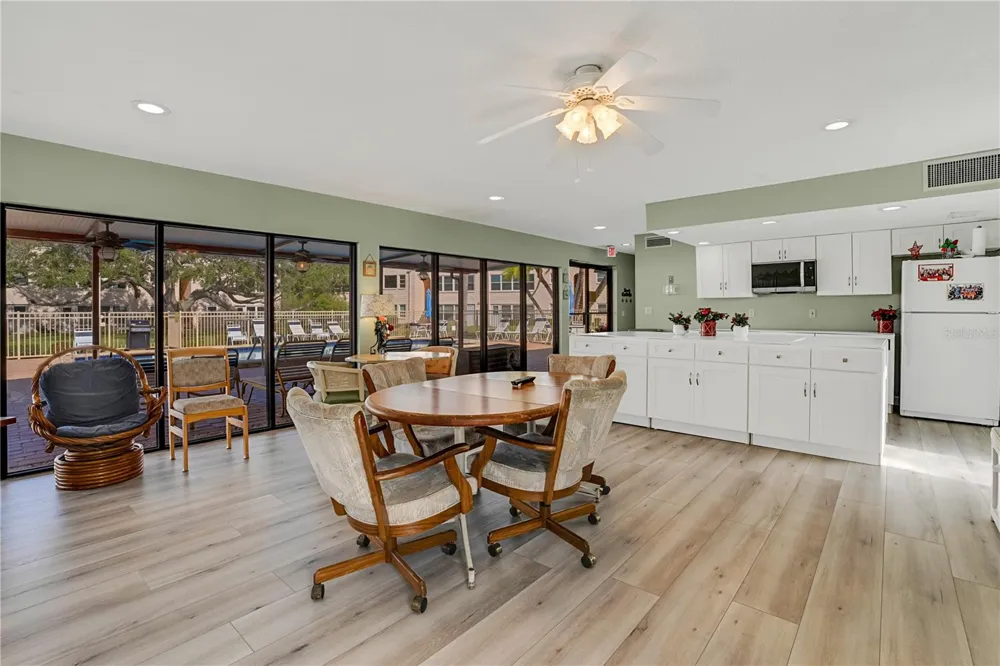 209 FERNWOOD CIRCLE #209 Seminole, FL 33777