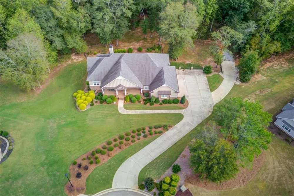 624 Skyland Drive Hoschton, GA 30548