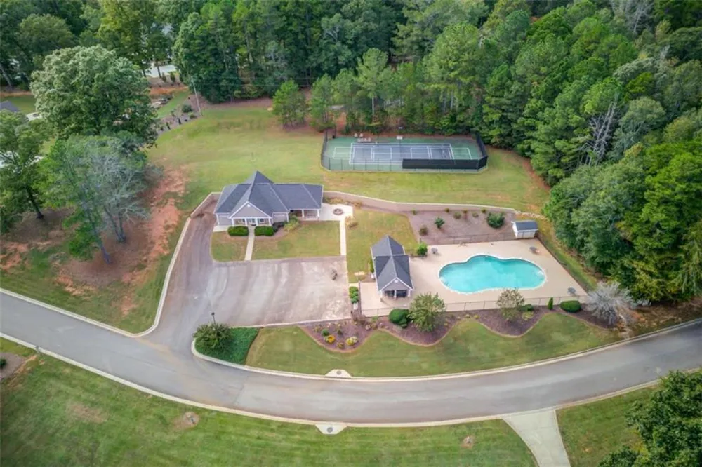 624 Skyland Drive Hoschton, GA 30548