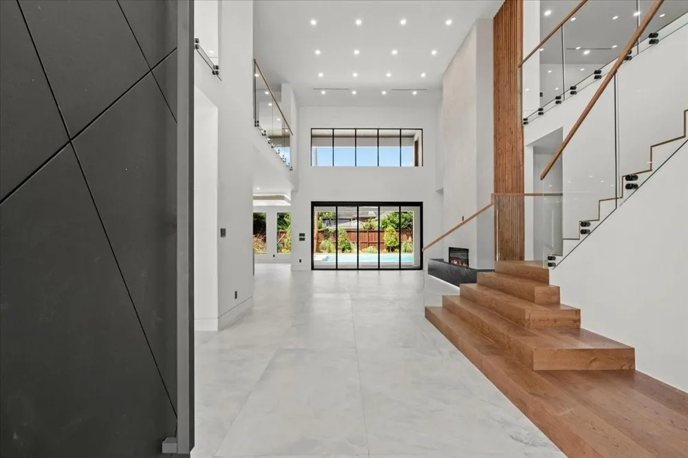 827 Bunker Hill Road Houston, TX 77024