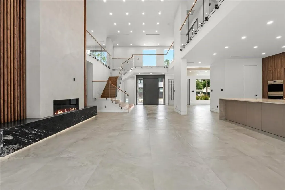 827 Bunker Hill Road Houston, TX 77024