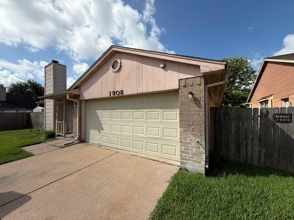 1808 Pinewood Park Drive Missouri City, TX 77489