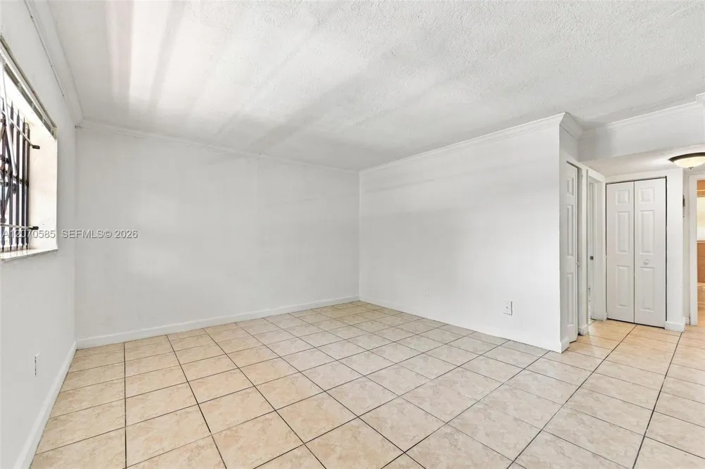 1245 W 24th St #223 Hialeah, FL 33010