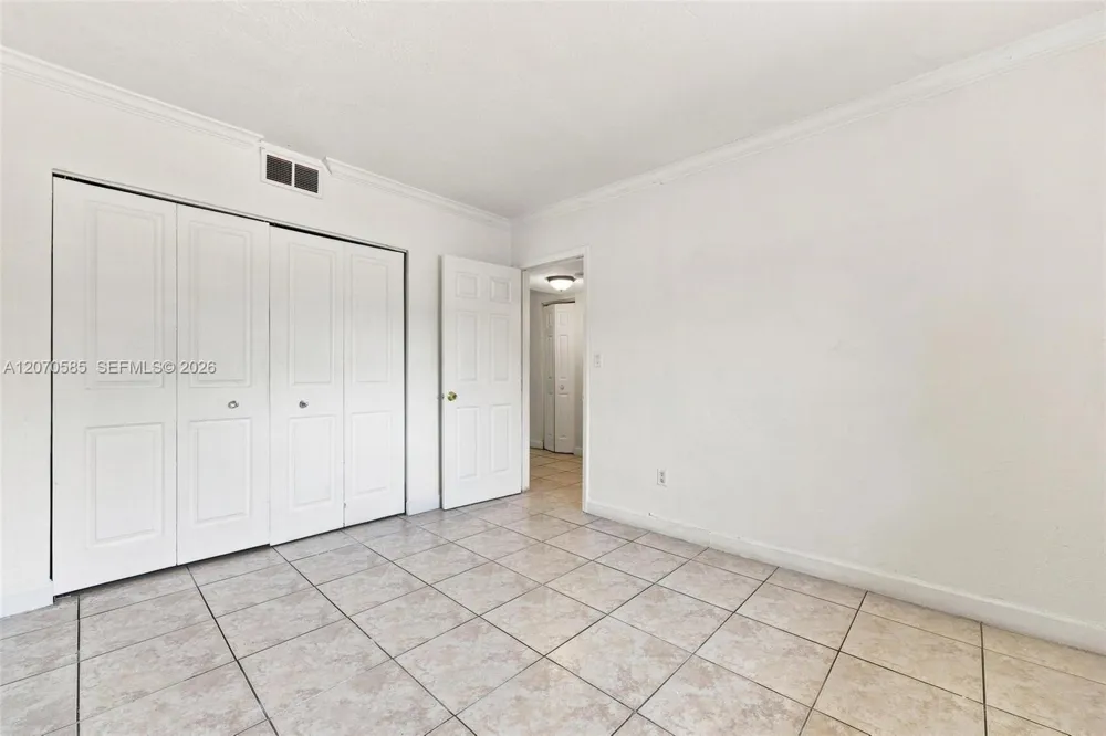 1245 W 24th St #223 Hialeah, FL 33010