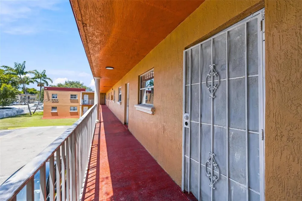 1245 W 24th St #223 Hialeah, FL 33010