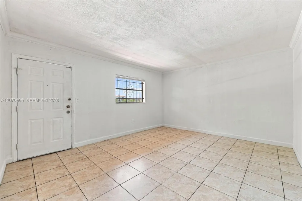 1245 W 24th St #223 Hialeah, FL 33010