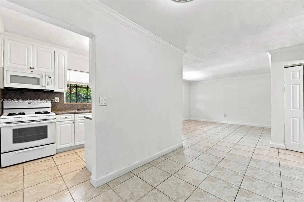 1245 W 24th St #223 Hialeah, FL 33010