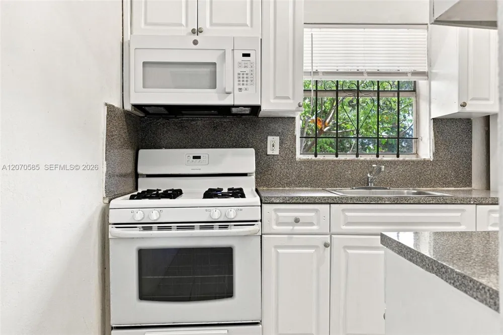 1245 W 24th St #223 Hialeah, FL 33010