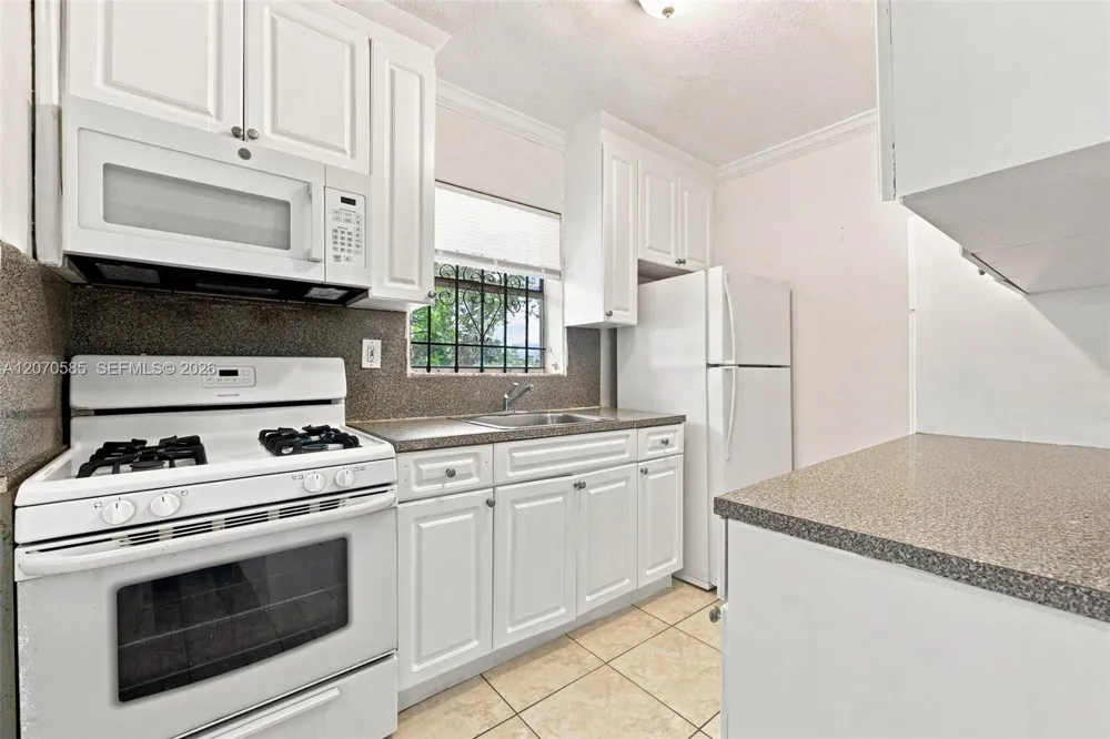 1245 W 24th St #223 Hialeah, FL 33010