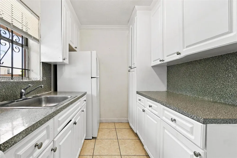 1245 W 24th St #223 Hialeah, FL 33010