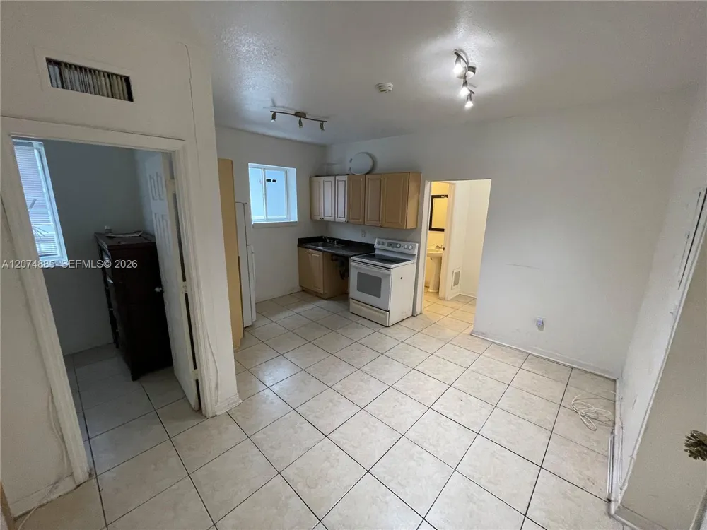 1021 NW 3rd St #207 Miami, FL 33128
