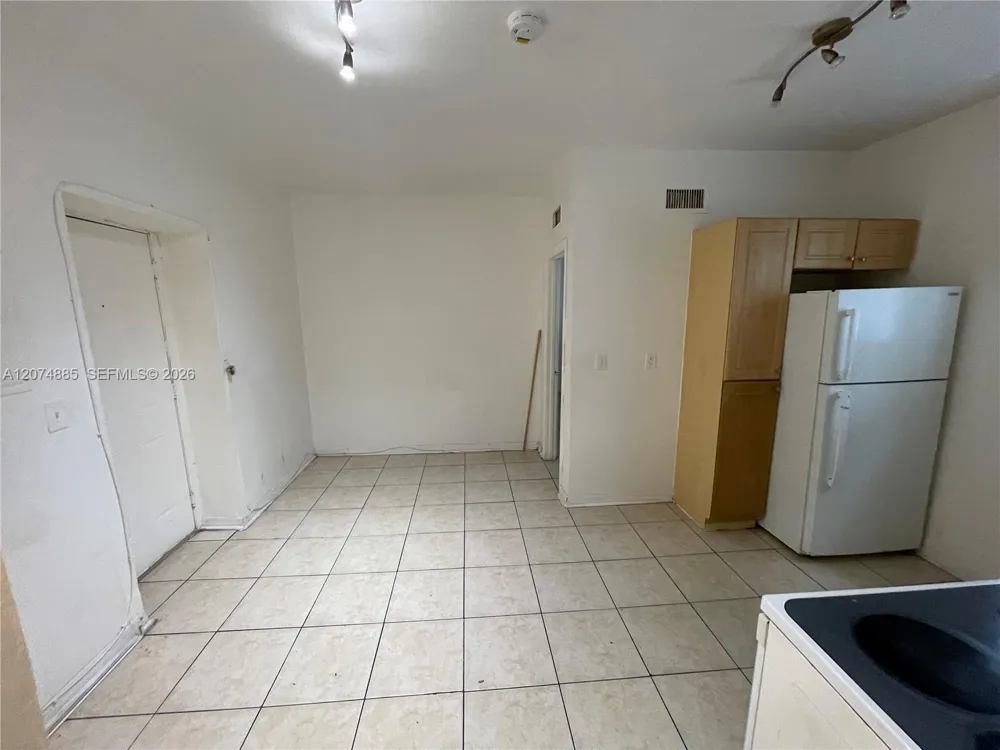 1021 NW 3rd St #207 Miami, FL 33128
