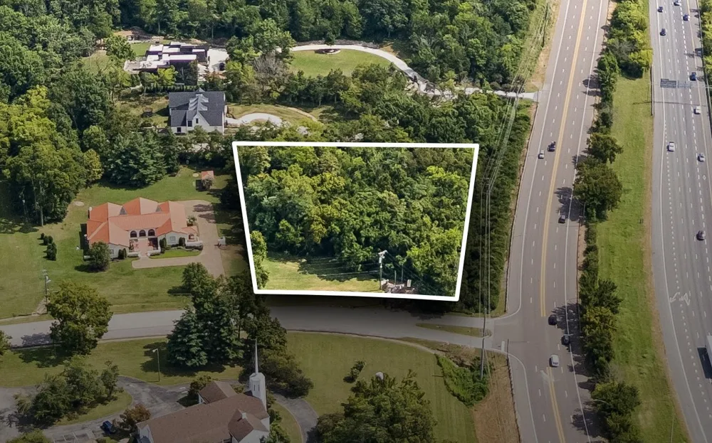 800 Lakemont Dr Nashville, TN 37220