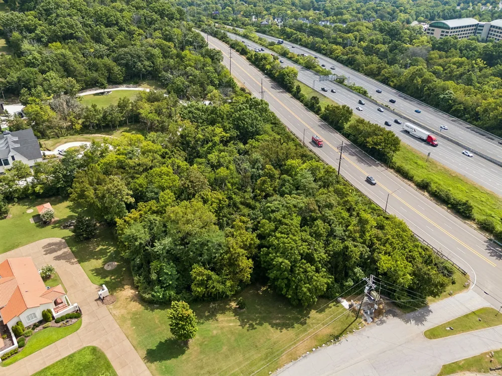 800 Lakemont Dr Nashville, TN 37220