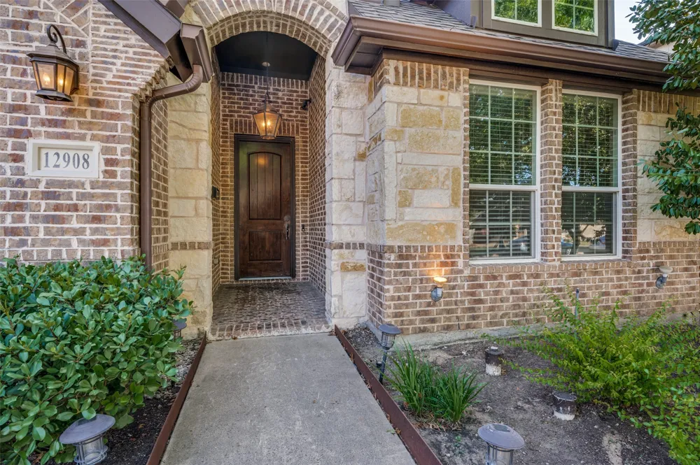 12908 Holbrook Drive Farmers Branch, TX 75234