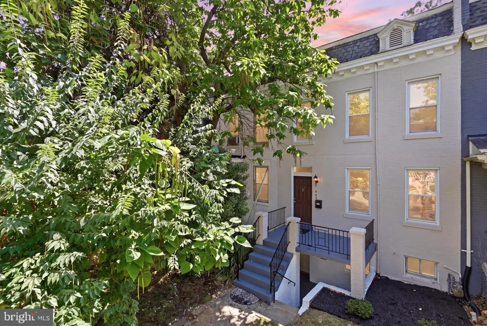 608 KENYON STREET NW Washington, DC 20010