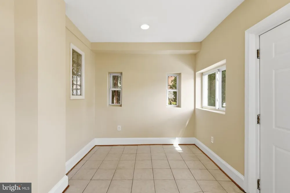 608 KENYON STREET NW Washington, DC 20010