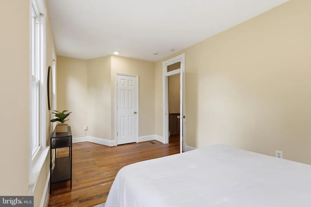 608 KENYON STREET NW Washington, DC 20010