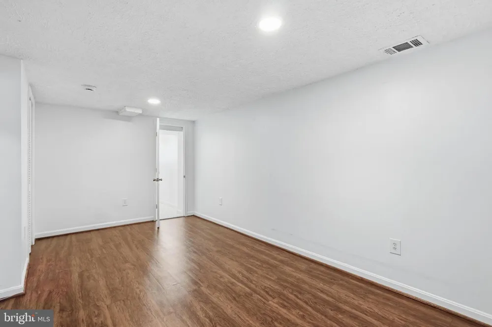608 KENYON STREET NW Washington, DC 20010