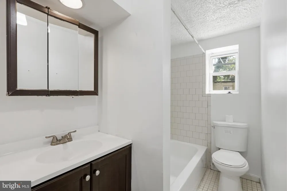 608 KENYON STREET NW Washington, DC 20010