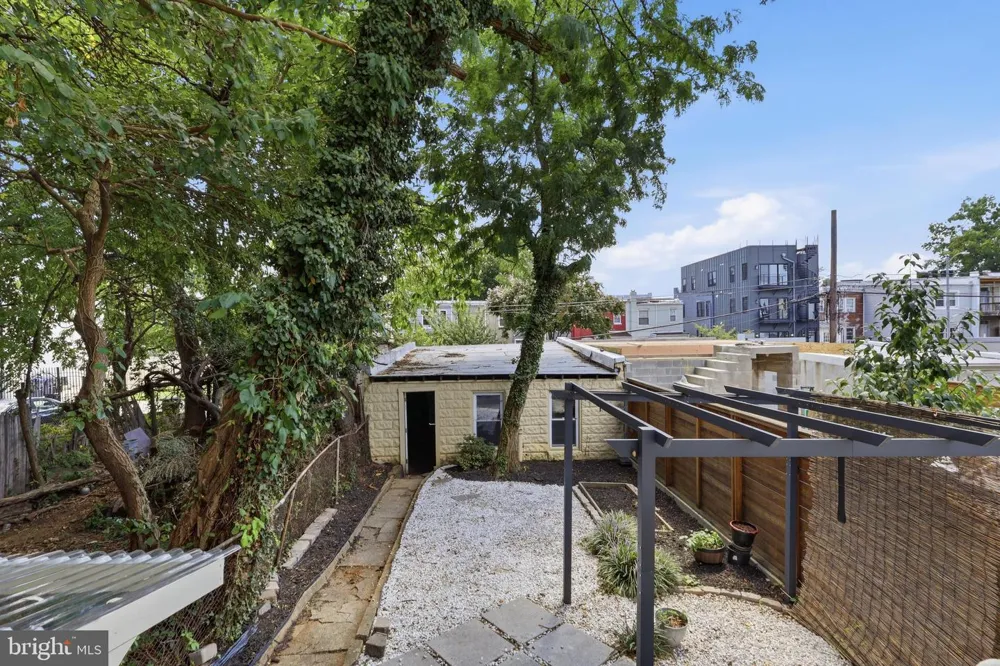 608 KENYON STREET NW Washington, DC 20010
