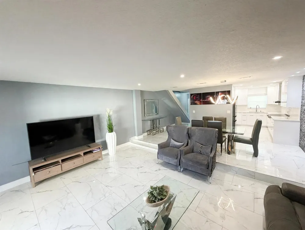 9054 NW 35TH PLACE Sunrise, FL 33351