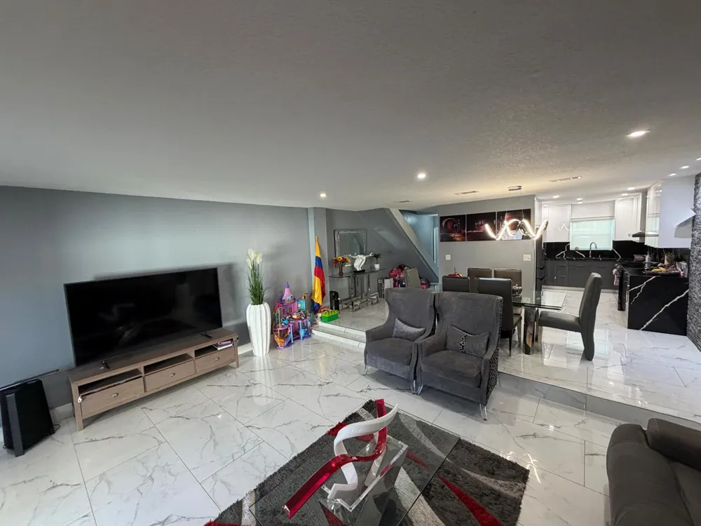 9054 NW 35TH PLACE Sunrise, FL 33351