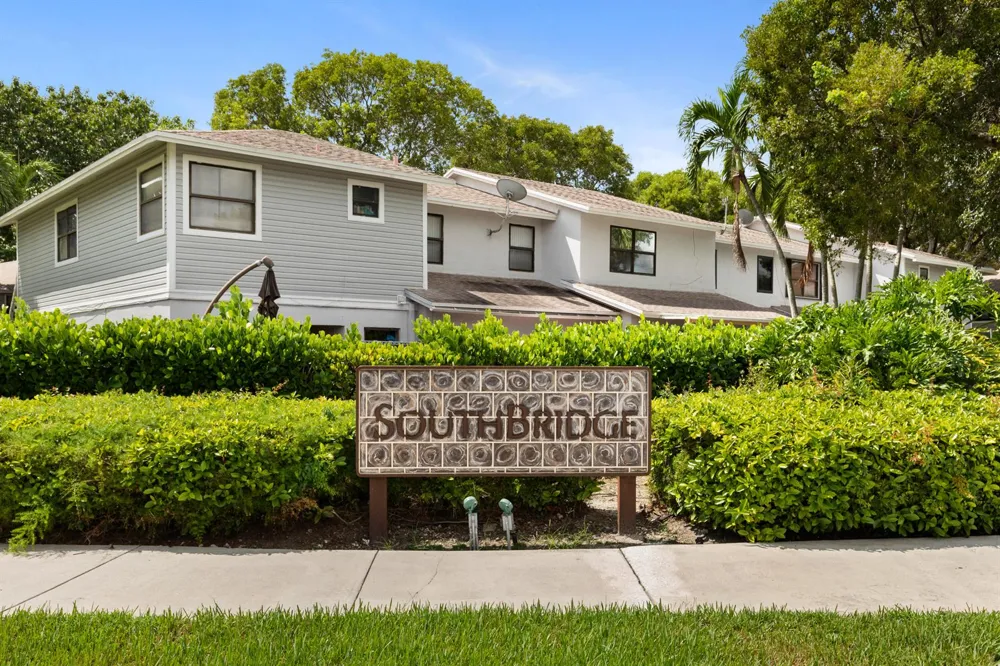761 NW 106th Avenue Pembroke Pines, FL 33026