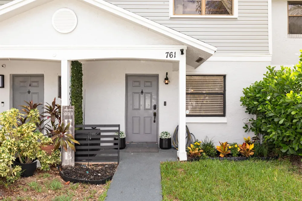761 NW 106th Avenue Pembroke Pines, FL 33026
