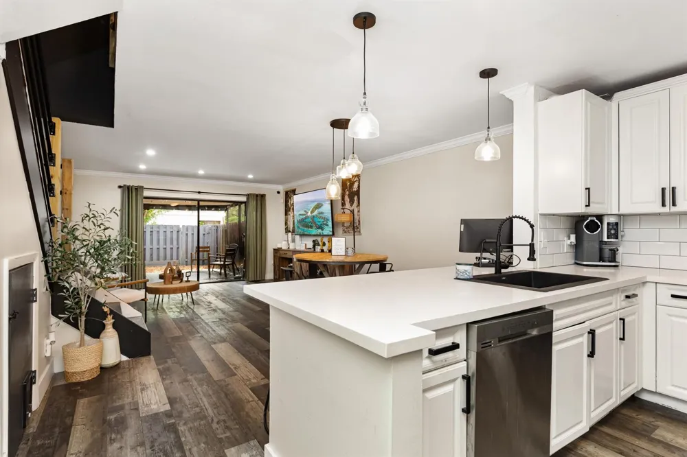 761 NW 106th Avenue Pembroke Pines, FL 33026