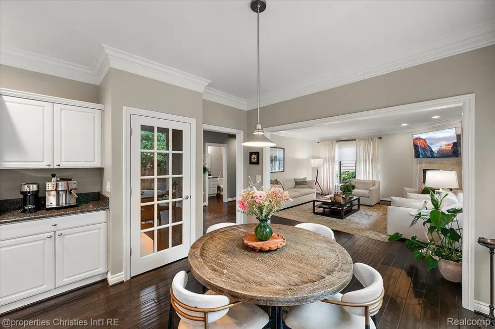 2010 Northlawn Boulevard Birmingham City, MI 48009