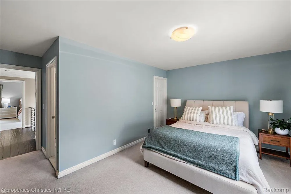 2010 Northlawn Boulevard Birmingham City, MI 48009