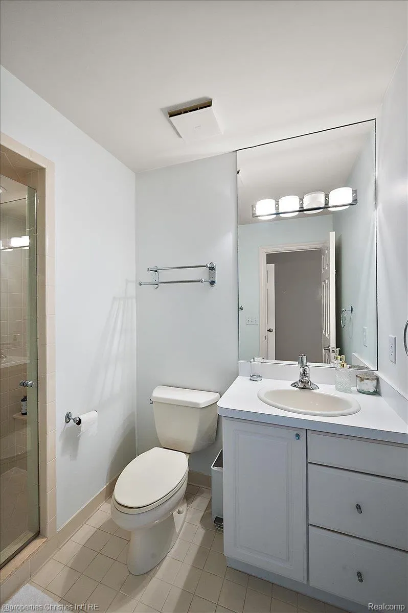 2010 Northlawn Boulevard Birmingham City, MI 48009