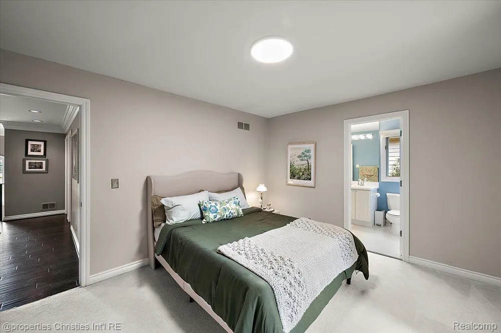 2010 Northlawn Boulevard Birmingham City, MI 48009