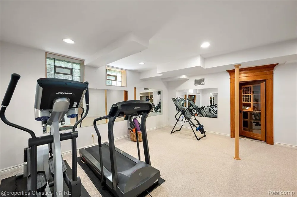 2010 Northlawn Boulevard Birmingham City, MI 48009