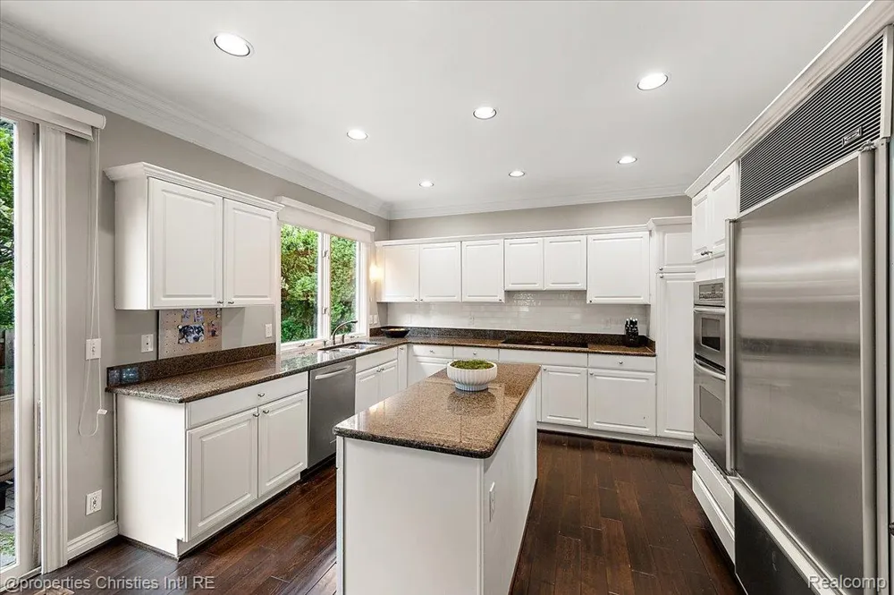 2010 Northlawn Boulevard Birmingham City, MI 48009