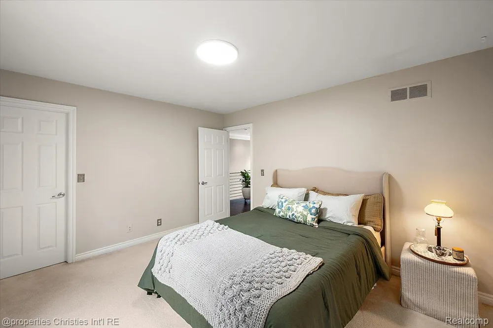 2010 Northlawn Boulevard Birmingham City, MI 48009