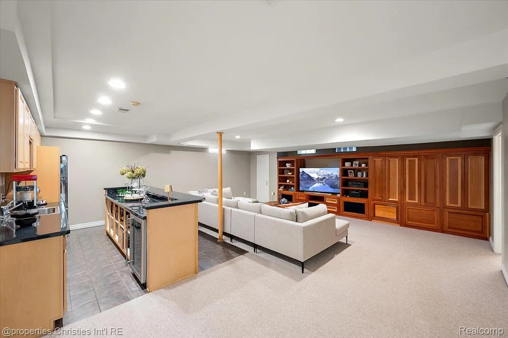 2010 Northlawn Boulevard Birmingham City, MI 48009