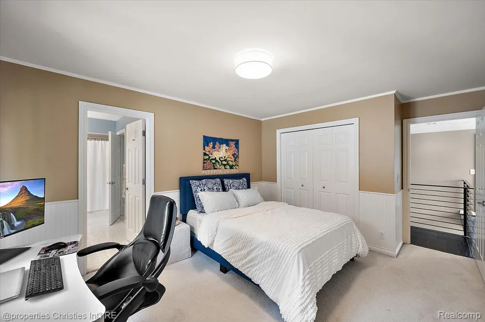 2010 Northlawn Boulevard Birmingham City, MI 48009