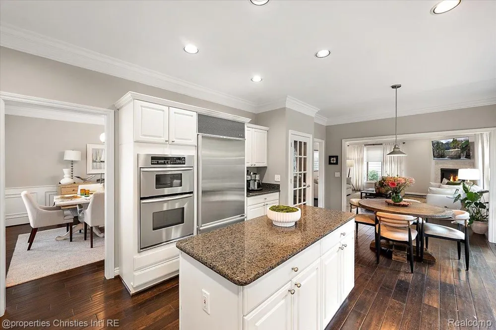 2010 Northlawn Boulevard Birmingham City, MI 48009