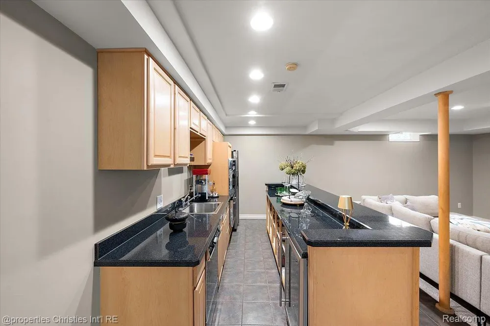 2010 Northlawn Boulevard Birmingham City, MI 48009